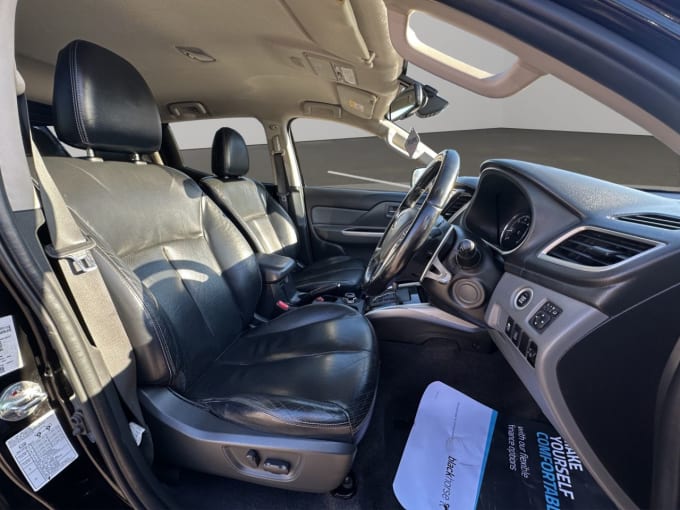 2025 Mitsubishi L200