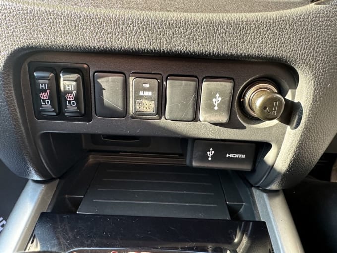 2025 Mitsubishi L200