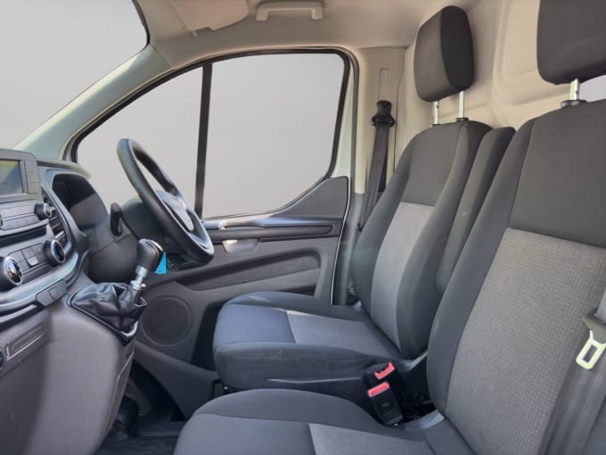 2025 Ford Transit Custom