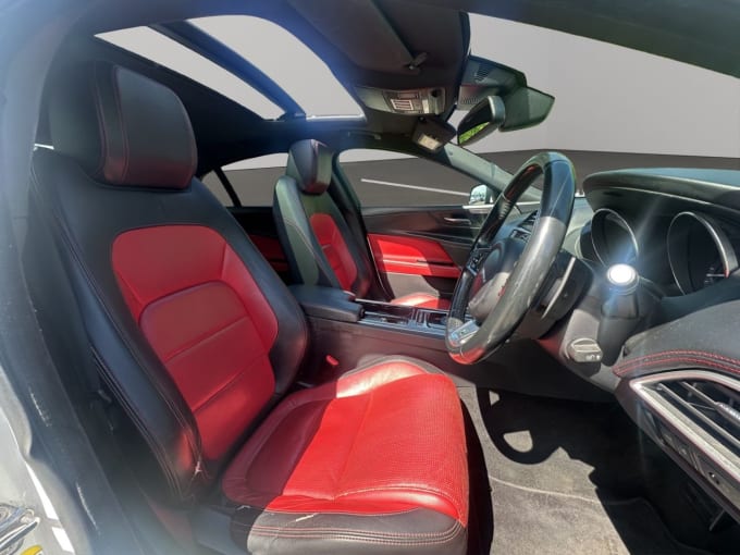 2025 Jaguar Xe