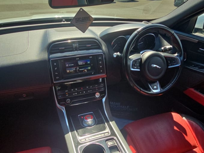 2025 Jaguar Xe