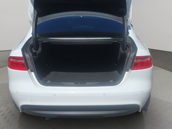 2025 Jaguar Xe