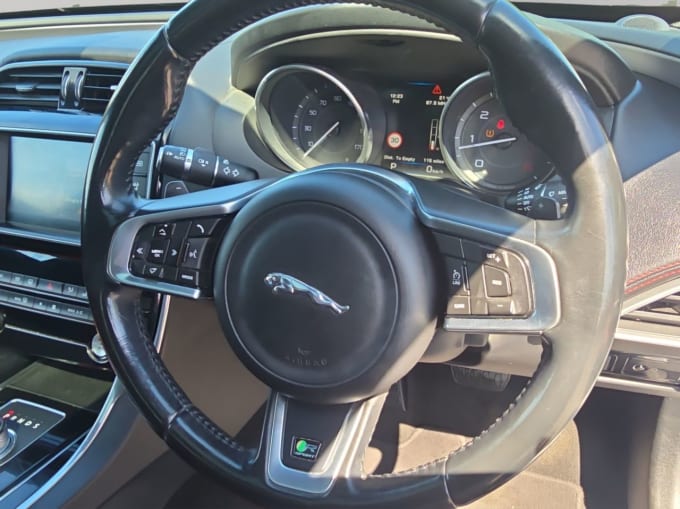 2025 Jaguar Xe