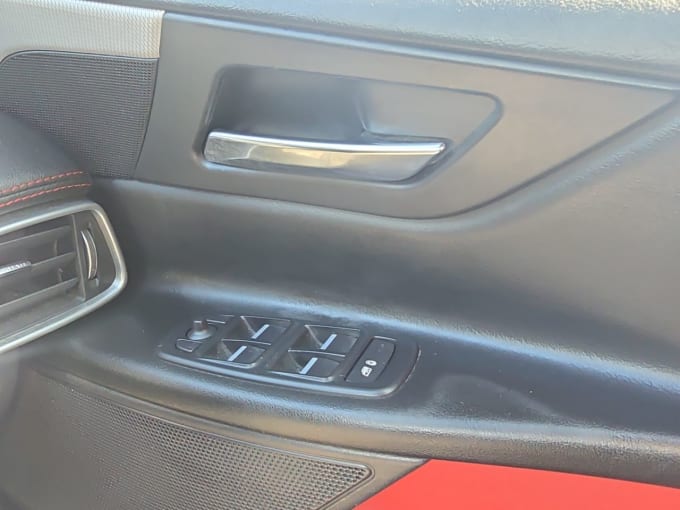 2025 Jaguar Xe