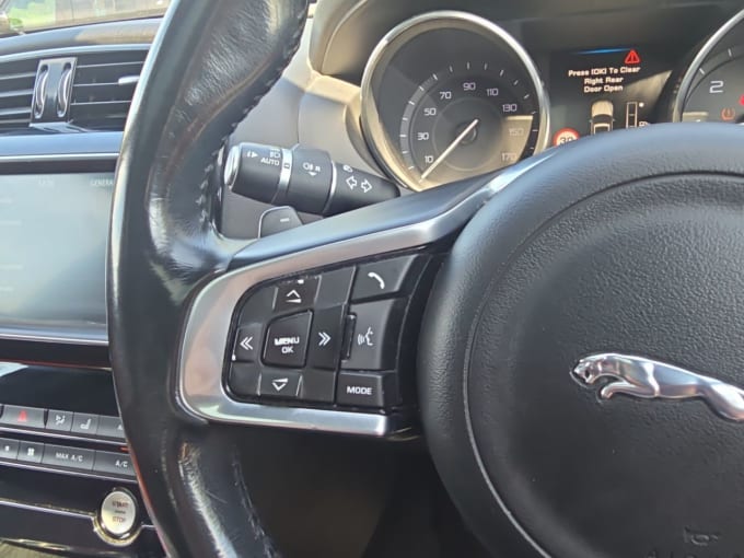 2025 Jaguar Xe