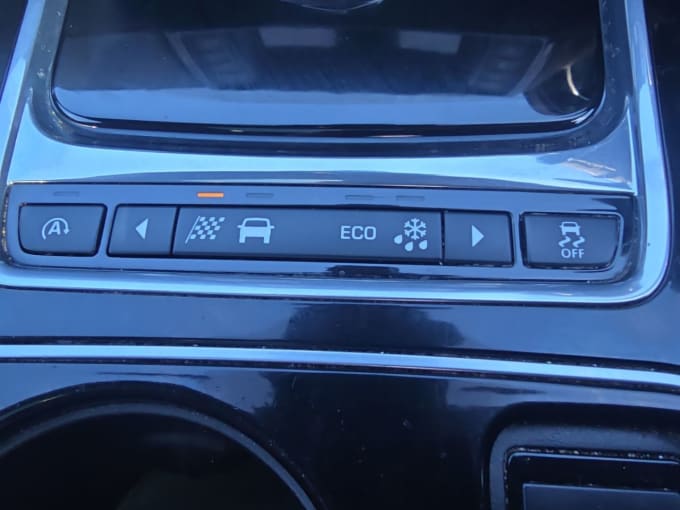 2025 Jaguar Xe