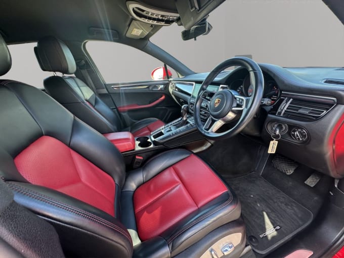 2025 Porsche Macan