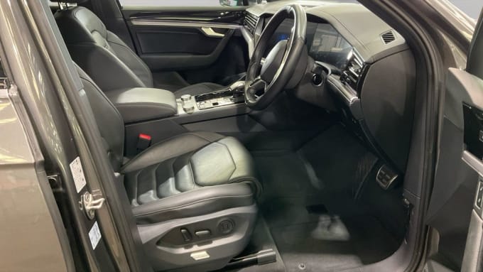 2025 Volkswagen Touareg