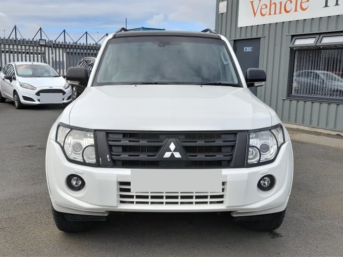 2013 Mitsubishi Shogun