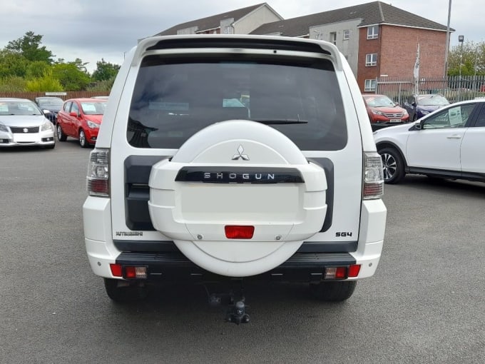 2013 Mitsubishi Shogun