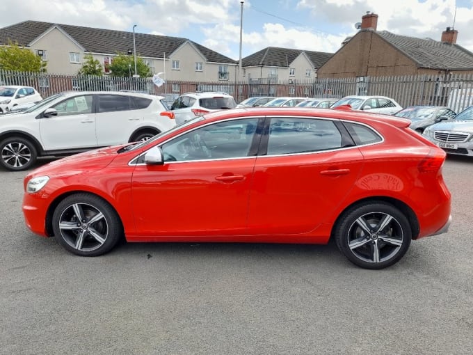 2024 Volvo V40