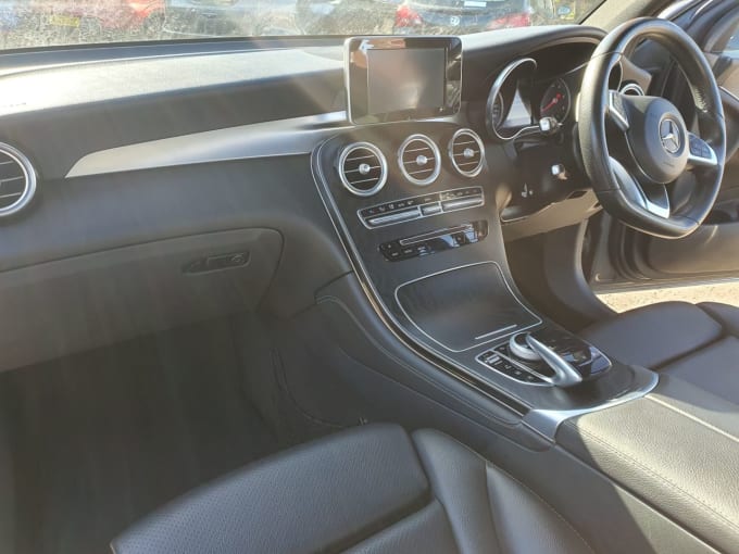 2025 Mercedes-benz Glc