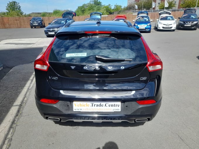 2025 Volvo V40 Cross Country