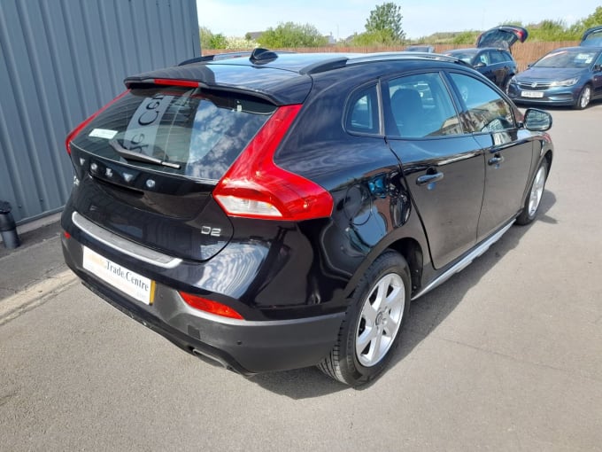 2025 Volvo V40 Cross Country