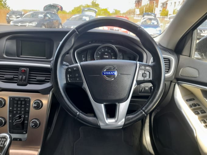 2025 Volvo V40 Cross Country