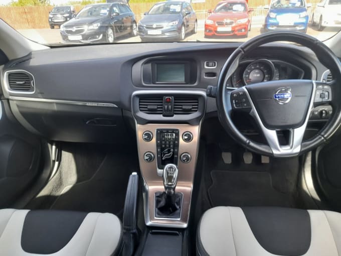 2025 Volvo V40 Cross Country
