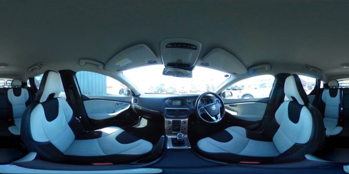 2025 Volvo V40 Cross Country