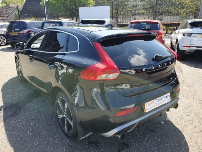 2025 Volvo V40