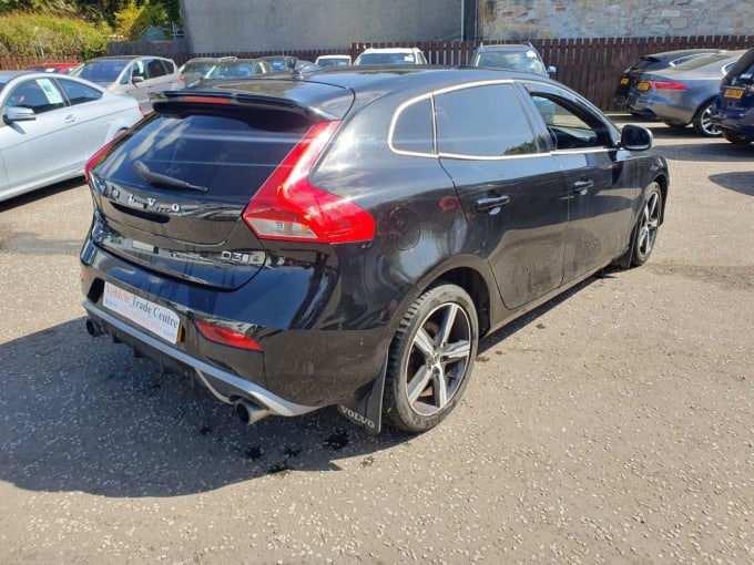 2025 Volvo V40