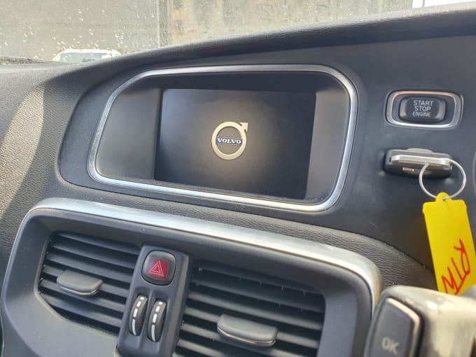 2025 Volvo V40