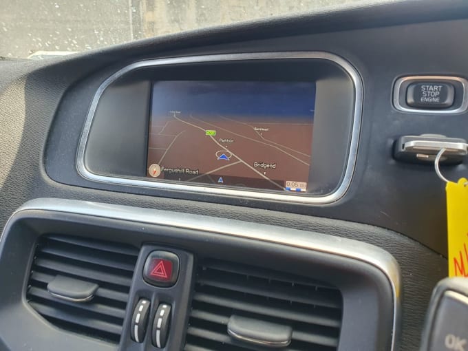 2025 Volvo V40