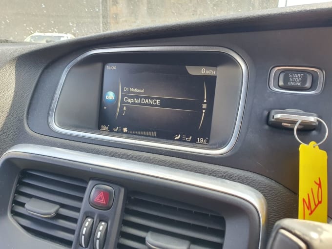 2025 Volvo V40