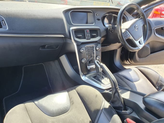 2025 Volvo V40