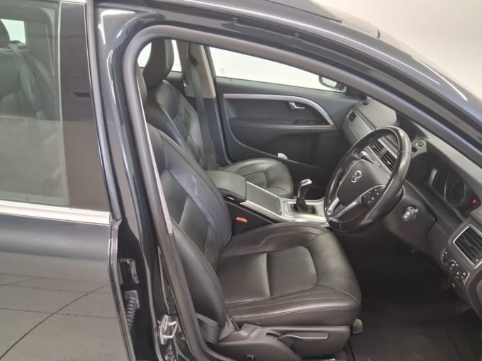 2025 Volvo V70