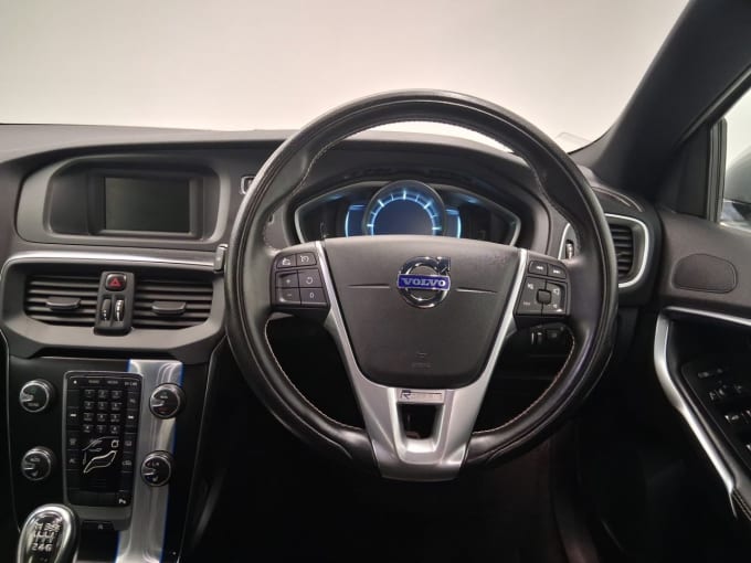 2025 Volvo V40