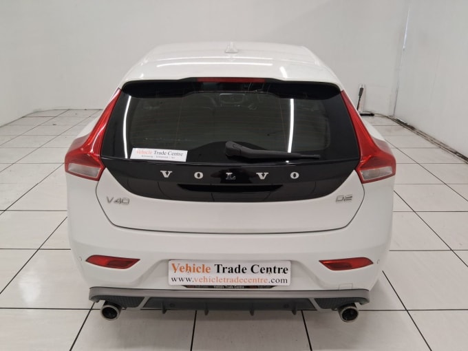 2025 Volvo V40