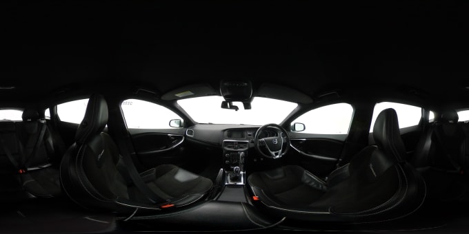 2025 Volvo V40
