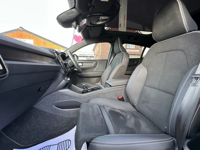 2025 Volvo C40