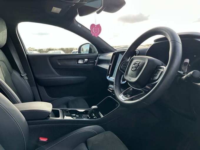 2025 Volvo C40