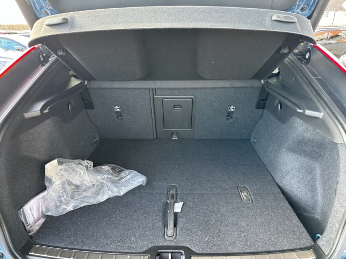 2025 Volvo C40