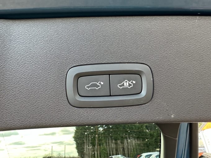 2025 Volvo C40