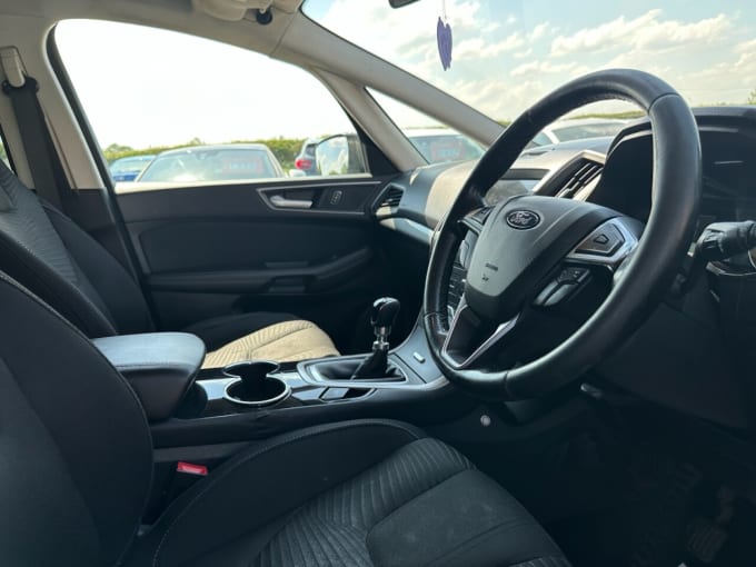 2025 Ford S-max