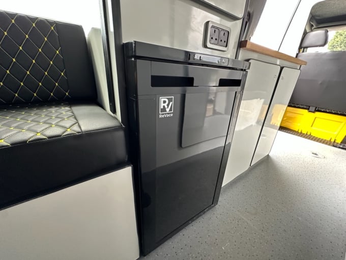 2025 Mercedes-benz Sprinter