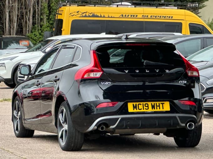 2025 Volvo V40