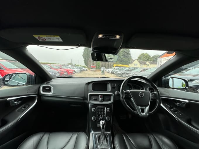 2025 Volvo V40