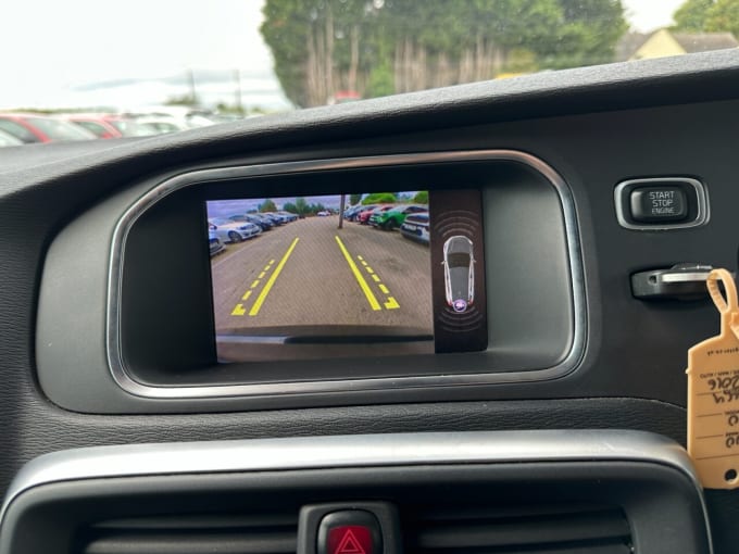 2025 Volvo V40