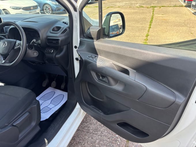 2025 Vauxhall Combo