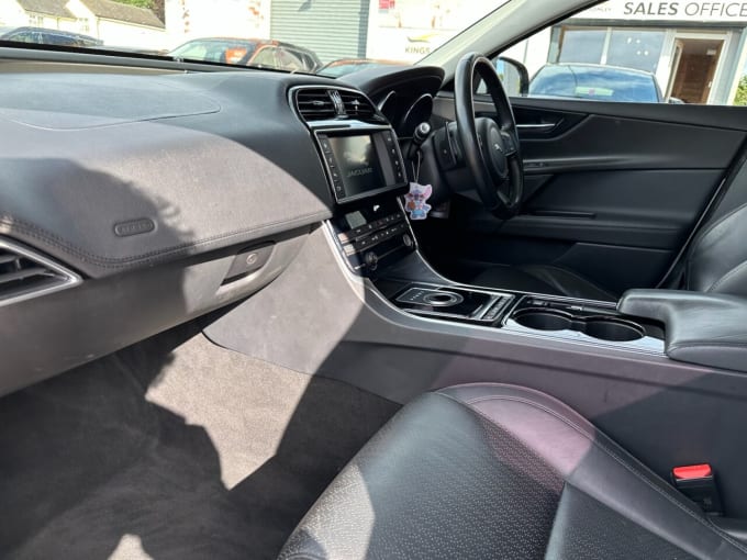 2025 Jaguar Xe