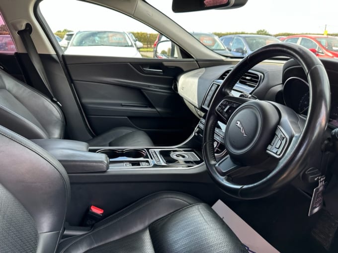 2025 Jaguar Xe