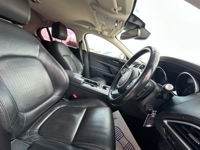 2025 Jaguar Xe