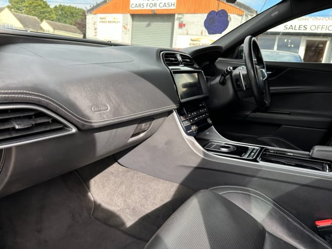 2025 Jaguar Xe