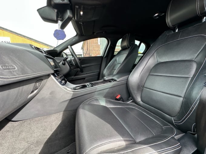 2025 Jaguar Xe