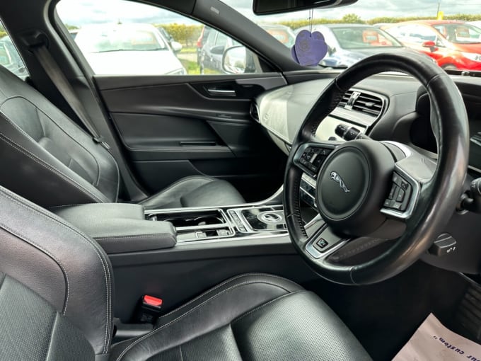 2025 Jaguar Xe