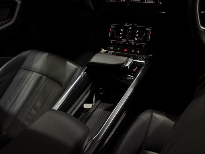 2025 Audi E-tron