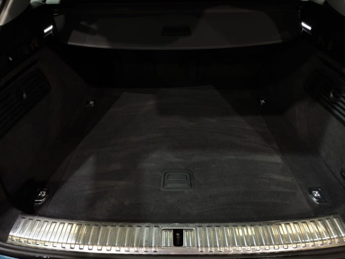 2025 Audi E-tron