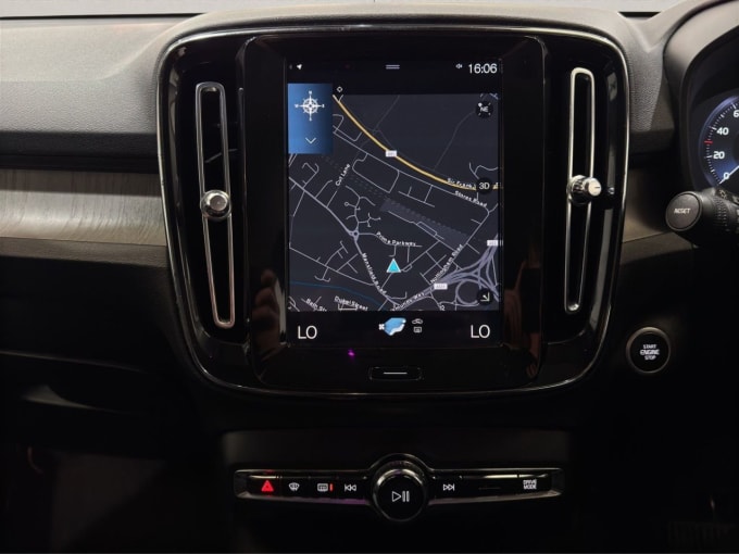 2025 Volvo Xc40
